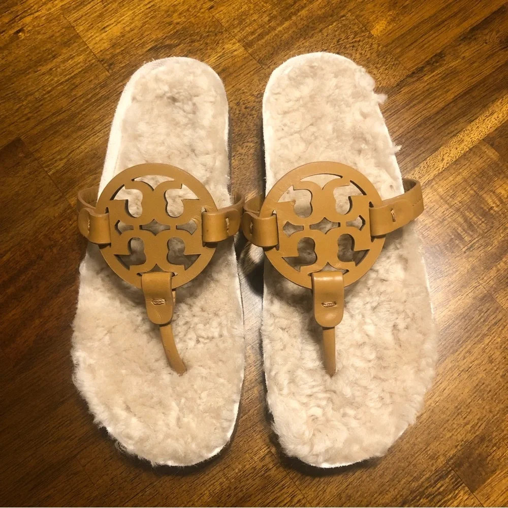 NEW $268 TORY BURCH Miller Cloud Genuine Shearling Flip Flop in size 7!